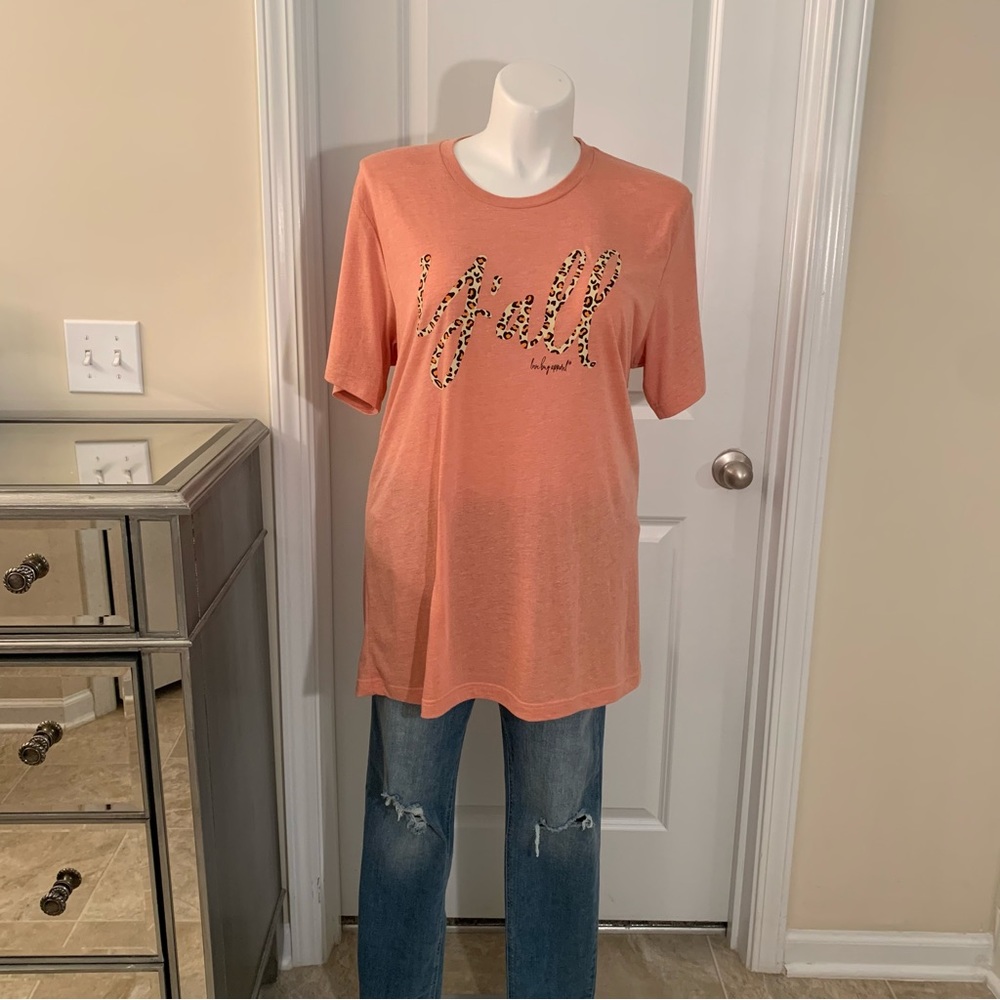 Women’s short sleeve T-shirt. Cheetah print “Y’all”. Size 1X - Picture 1 of 5